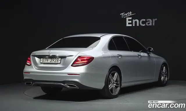 Mercedes-Benz E-Class 2019 2.0 автомат (гидро), миниатюра 2