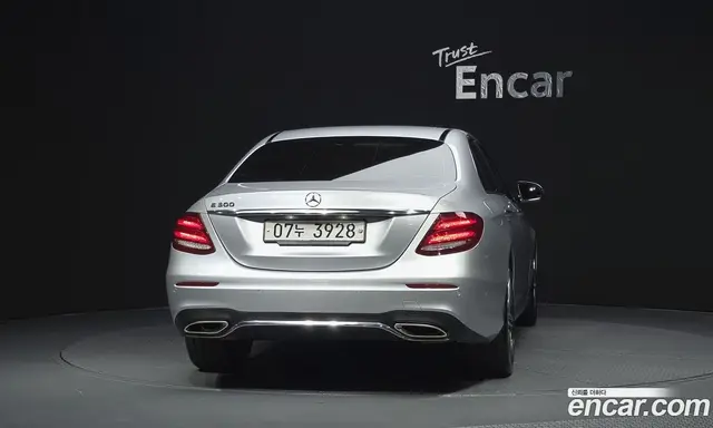 Mercedes-Benz E-Class 2019 2.0 автомат (гидро), миниатюра 4