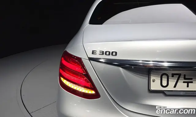 Mercedes-Benz E-Class 2019 2.0 автомат (гидро), миниатюра 9