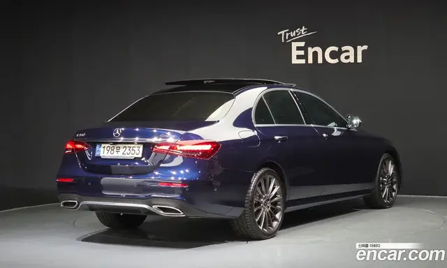 Mercedes-Benz E-Class 2021 2.0 автомат (гидро), миниатюра 2