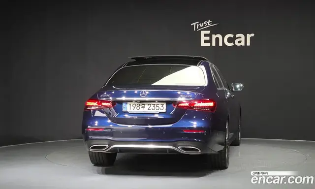 Mercedes-Benz E-Class 2021 2.0 автомат (гидро), миниатюра 4
