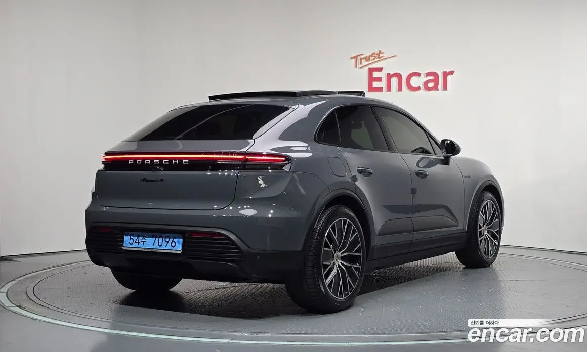 Porsche Macan 2025 0.2 автомат (гидро), фото 1 Porsche Macan 2025 0.2 автомат (гидро), фото 1