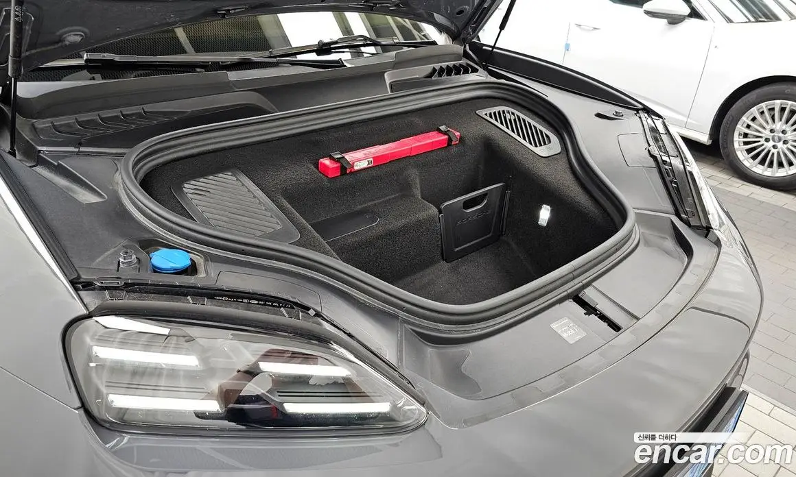 Porsche Macan 2025 0.2 автомат (гидро), фото 5 Porsche Macan 2025 0.2 автомат (гидро), фото 5