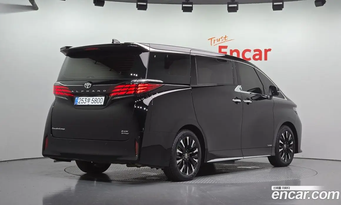 Toyota Alphard 2025 2.5 автомат (гидро), фото 1 Toyota Alphard 2025 2.5 автомат (гидро), фото 1