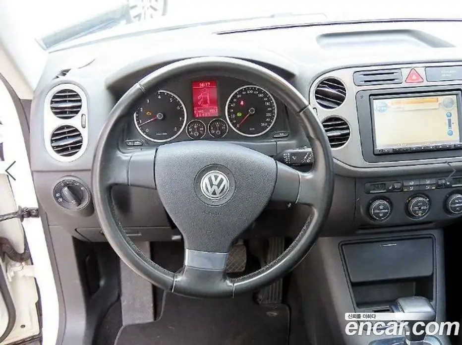 Volkswagen Tiguan 2008 2.0 автомат (гидро), фото 8 Volkswagen Tiguan 2008 2.0 автомат (гидро), фото 8
