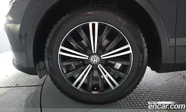 Volkswagen Tiguan 2020 2.0 автомат (гидро), миниатюра 5 Volkswagen Tiguan 2020 2.0 автомат (гидро), миниатюра 5
