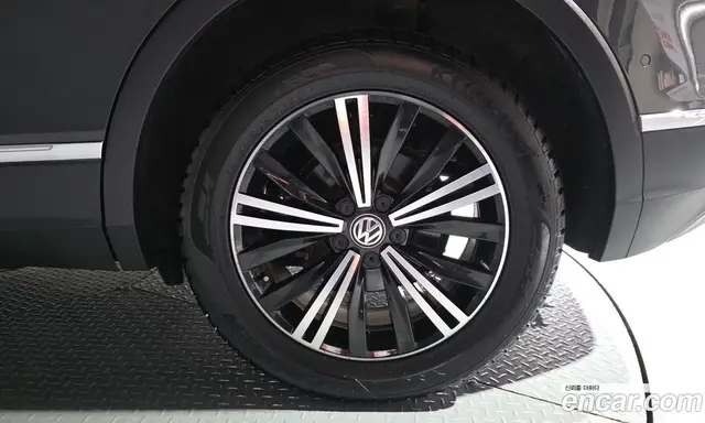 Volkswagen Tiguan 2020 2.0 автомат (гидро), миниатюра 7 Volkswagen Tiguan 2020 2.0 автомат (гидро), миниатюра 7