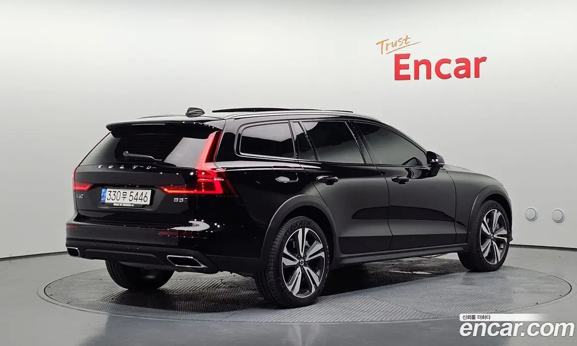 Volvo V60 2021 2.0 автомат (гидро), фото 2 Volvo V60 2021 2.0 автомат (гидро), фото 2