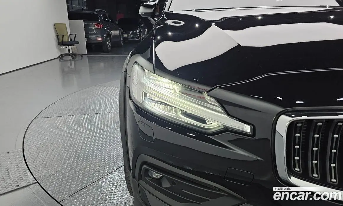 Volvo V60 2021 2.0 автомат (гидро), фото 8 Volvo V60 2021 2.0 автомат (гидро), фото 8