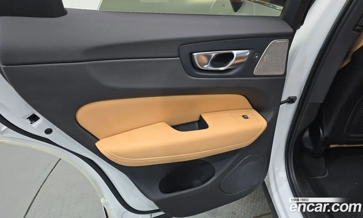 Volvo XC60 2021 2.0 автомат (гидро), фото 15 Volvo XC60 2021 2.0 автомат (гидро), фото 15