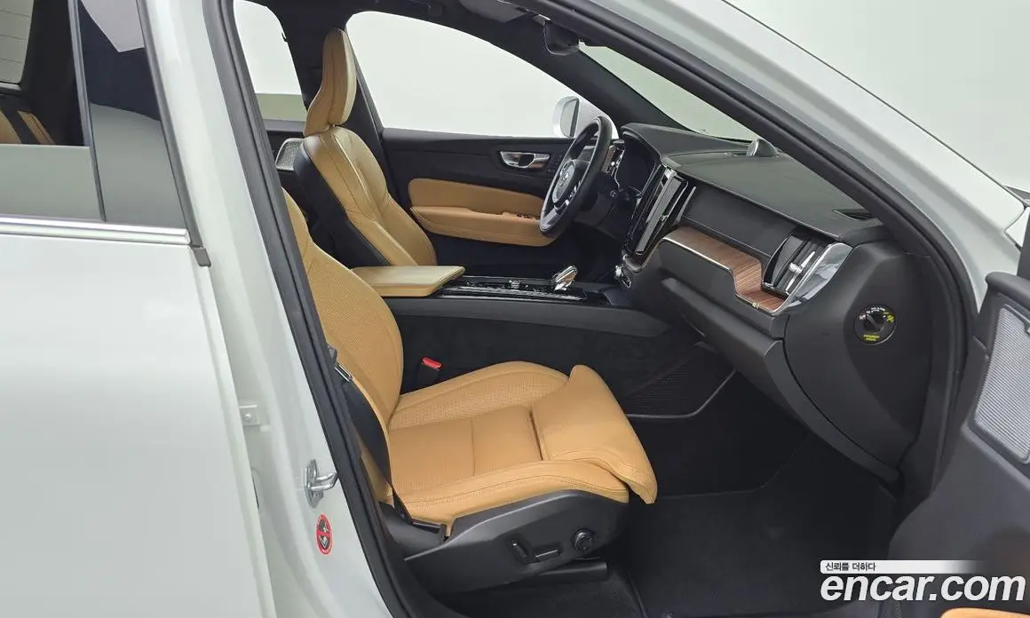 Volvo XC60 2021 2.0 автомат (гидро), фото 16 Volvo XC60 2021 2.0 автомат (гидро), фото 16