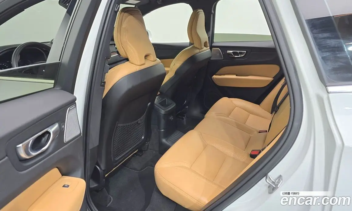 Volvo XC60 2021 2.0 автомат (гидро), фото 17 Volvo XC60 2021 2.0 автомат (гидро), фото 17