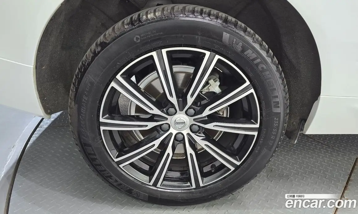 Volvo XC60 2021 2.0 автомат (гидро), фото 5 Volvo XC60 2021 2.0 автомат (гидро), фото 5