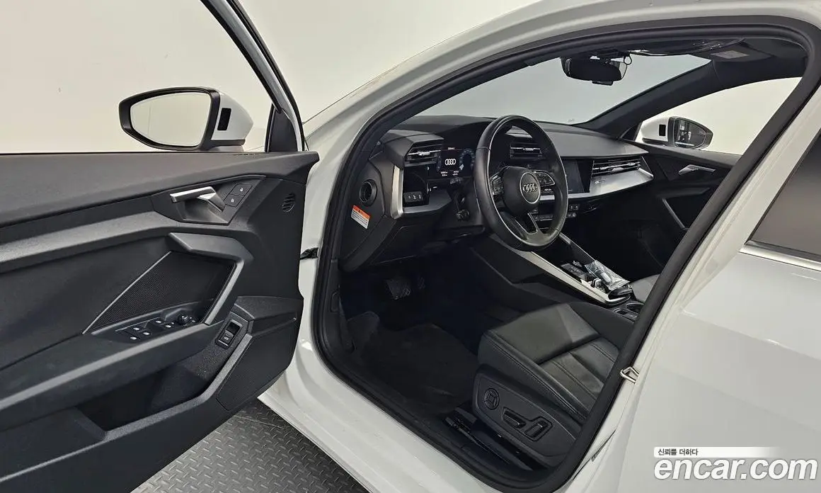 Audi A3 2023 2.0 автомат (гидро), фото 13