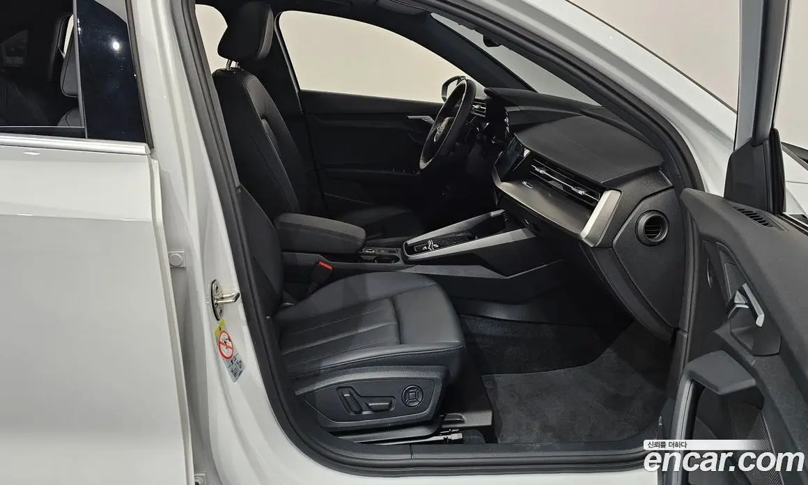 Audi A3 2023 2.0 автомат (гидро), фото 16