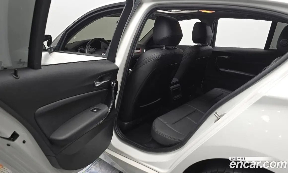 BMW 1 серия 2018 2.0 автомат (гидро), фото 16