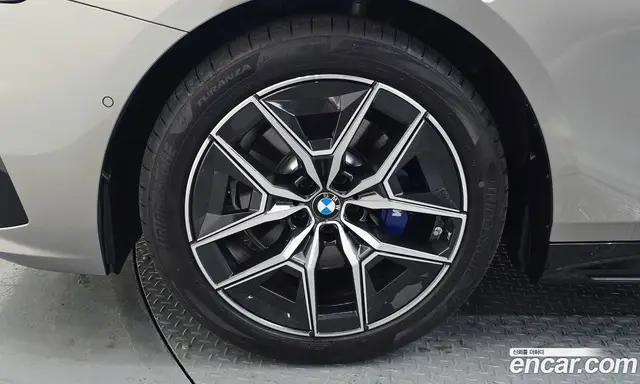 BMW 5 серия 2025 2.0 автомат (гидро), миниатюра 5 BMW 5 серия 2025 2.0 автомат (гидро), миниатюра 5