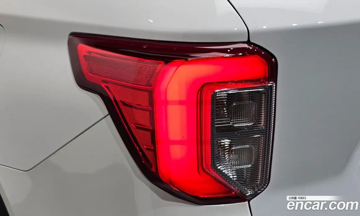 Ford Explorer 2019 2.3 автомат (гидро), фото 9