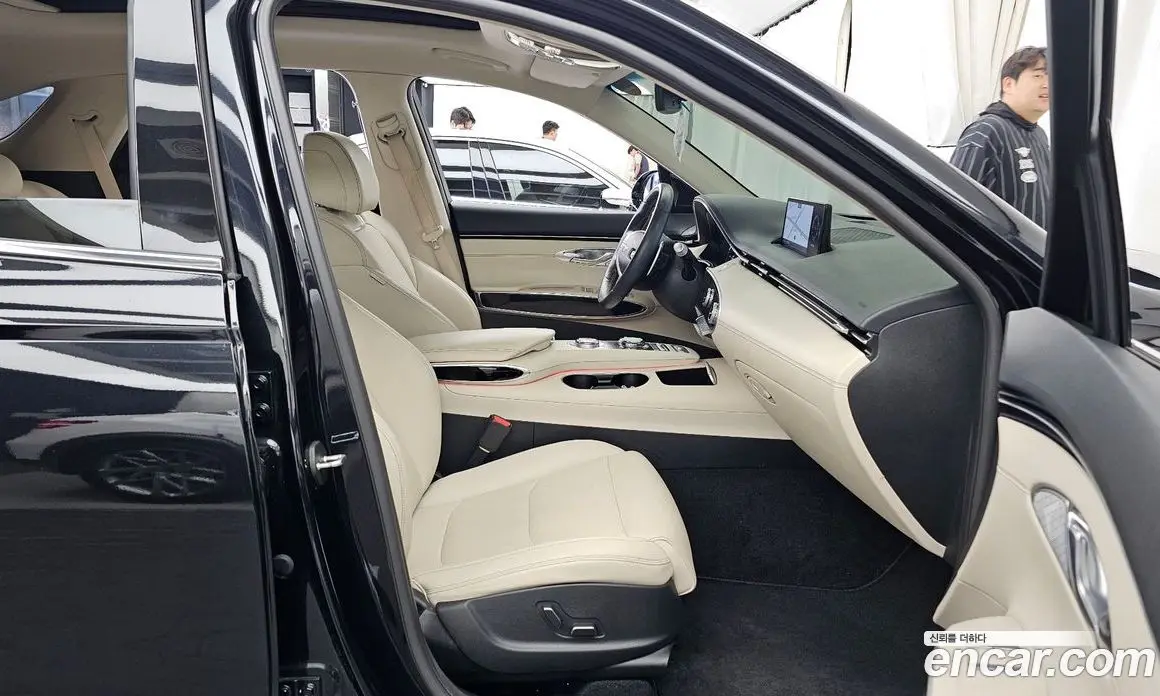 Genesis GV70 2021 2.5 автомат (гидро), фото 17 Genesis GV70 2021 2.5 автомат (гидро), фото 17