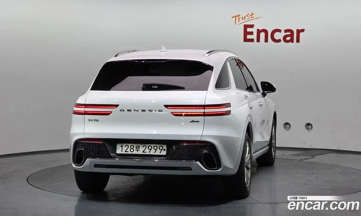 Genesis GV70 2021 2.5 автомат (гидро), фото 4 Genesis GV70 2021 2.5 автомат (гидро), фото 4
