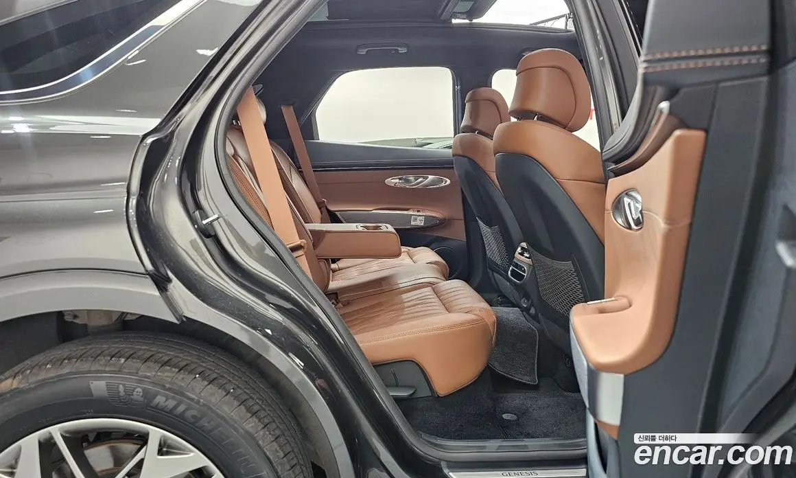 Genesis GV70 2023 2.5 автомат (гидро), фото 17 Genesis GV70 2023 2.5 автомат (гидро), фото 17