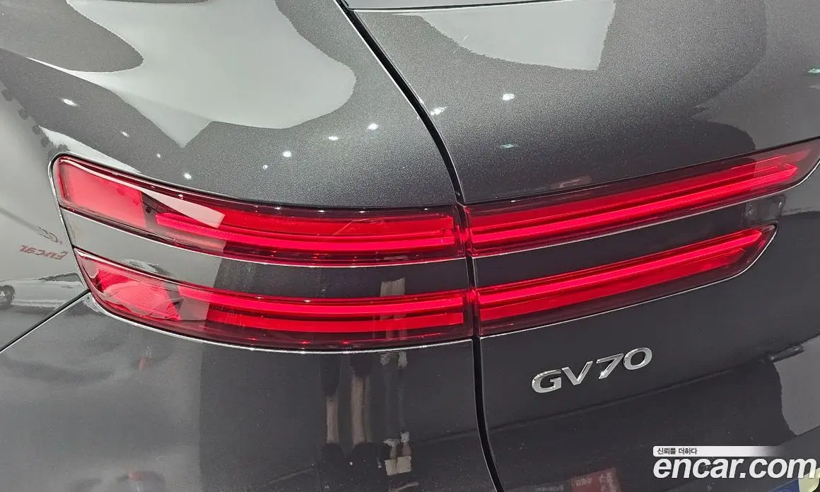 Genesis GV70 2023 2.5 автомат (гидро), фото 9 Genesis GV70 2023 2.5 автомат (гидро), фото 9