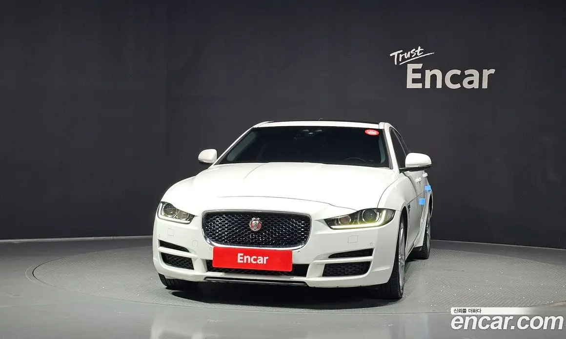 Jaguar XE 2016 2.0 автомат (гидро), фото 3 Jaguar XE 2016 2.0 автомат (гидро), фото 3