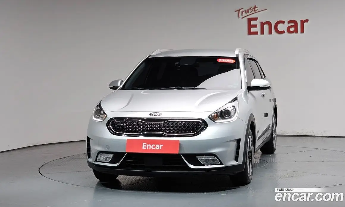 Kia Niro 2017 1.6 автомат (гидро), фото 2