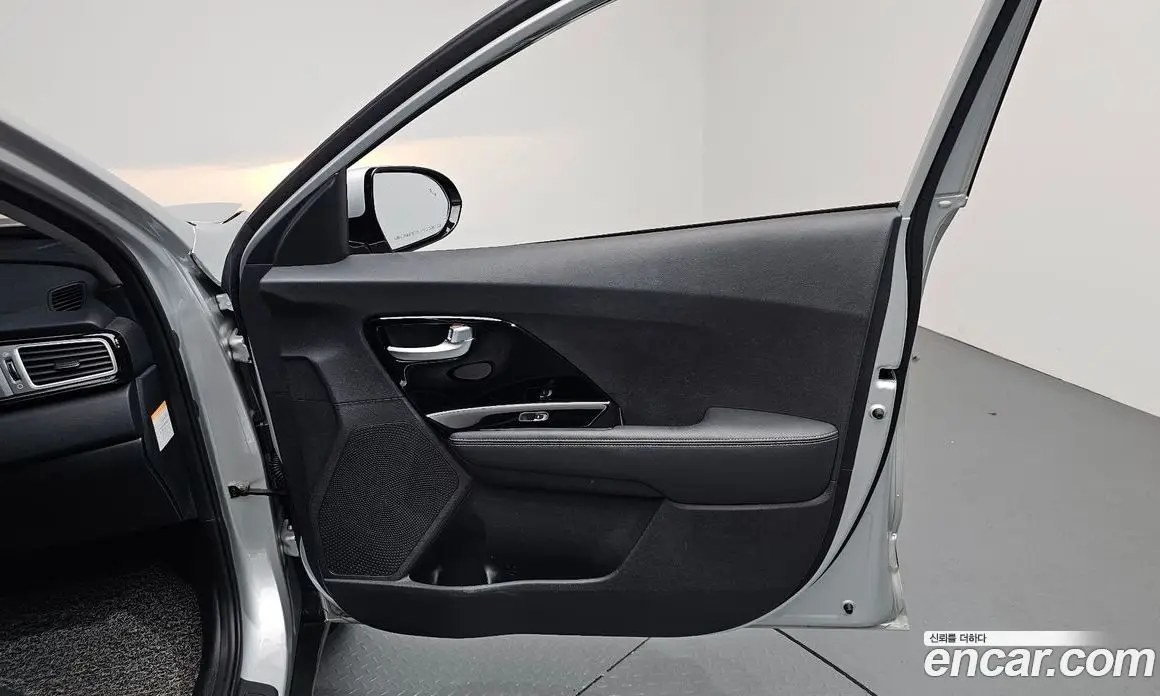 Kia Niro 2017 1.6 автомат (гидро), фото 13