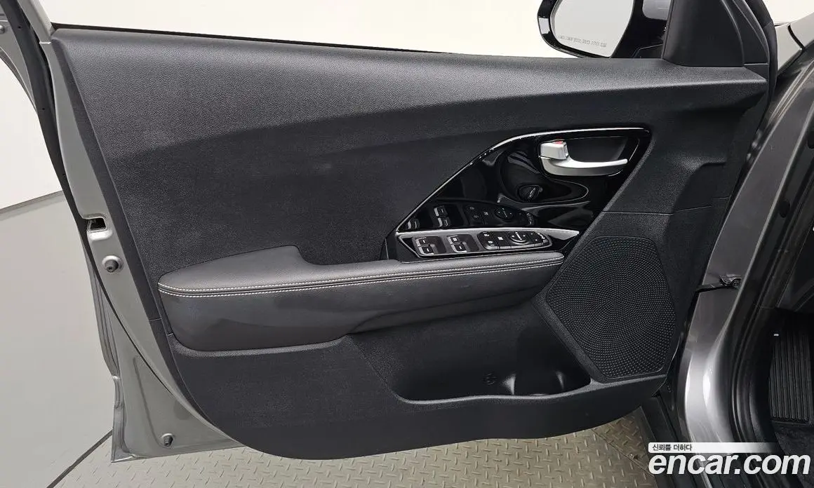 Kia Niro 2021 0.2 автомат (гидро), фото 13