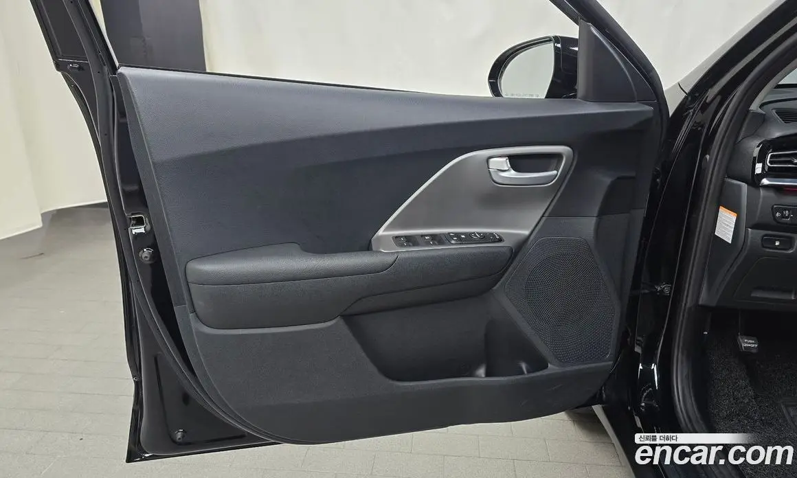 Kia Niro 2021 1.6 автомат (гидро), фото 14