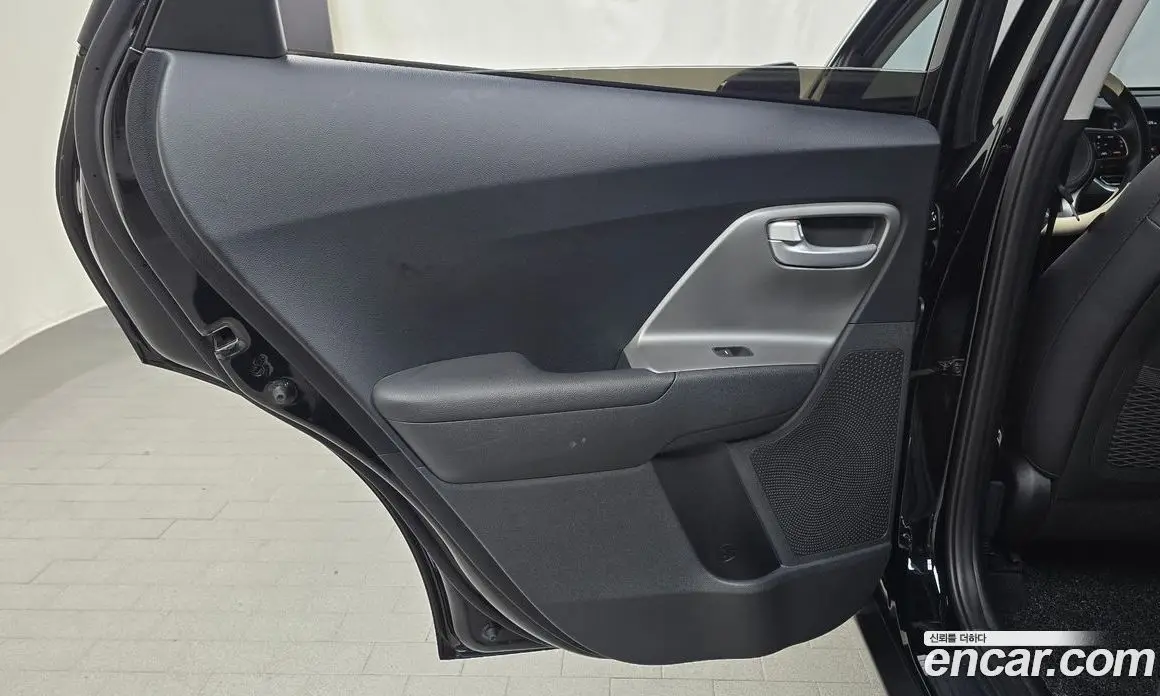 Kia Niro 2021 1.6 автомат (гидро), фото 15