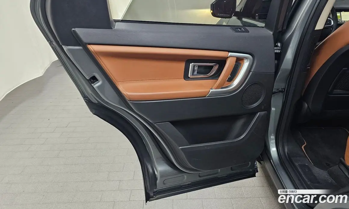 Land Rover Discovery Sport 2017 2.0 автомат (гидро), фото 15 Land Rover Discovery Sport 2017 2.0 автомат (гидро), фото 15