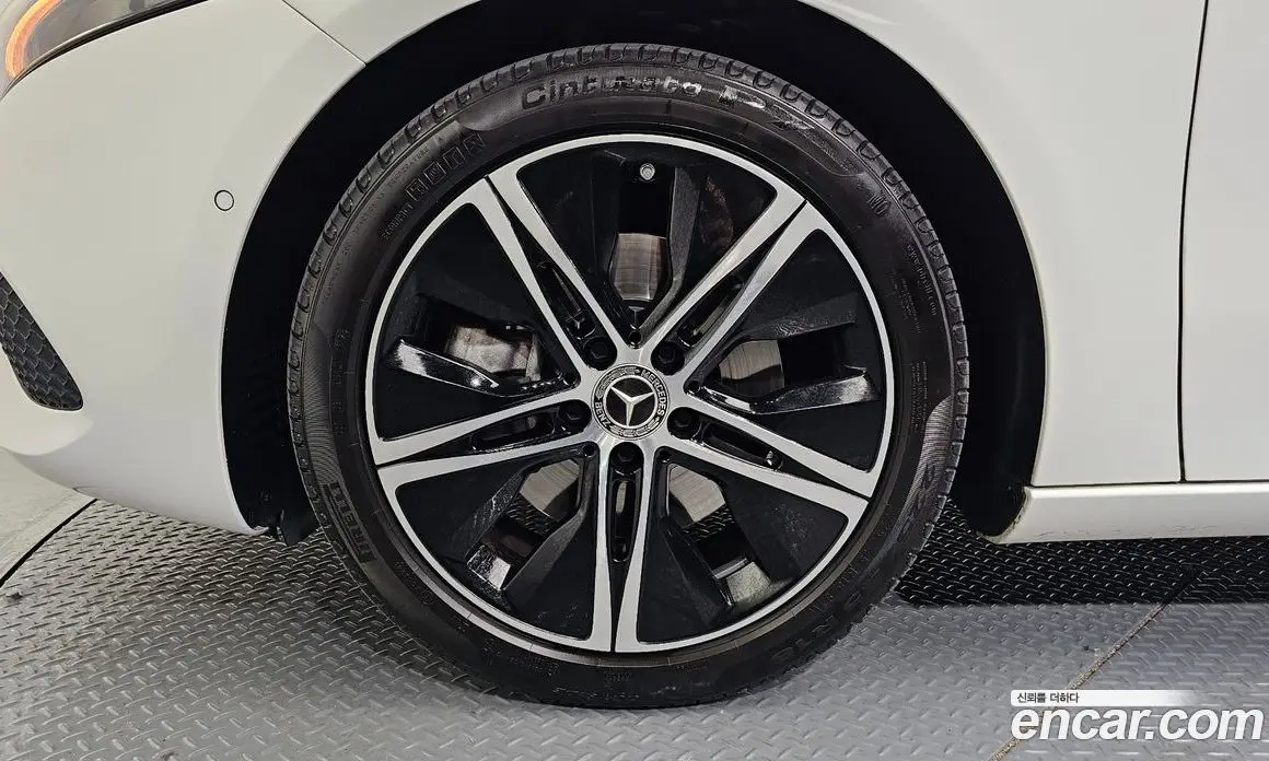 Mercedes-Benz A-Class 2024 2.0 автомат (гидро), фото 5