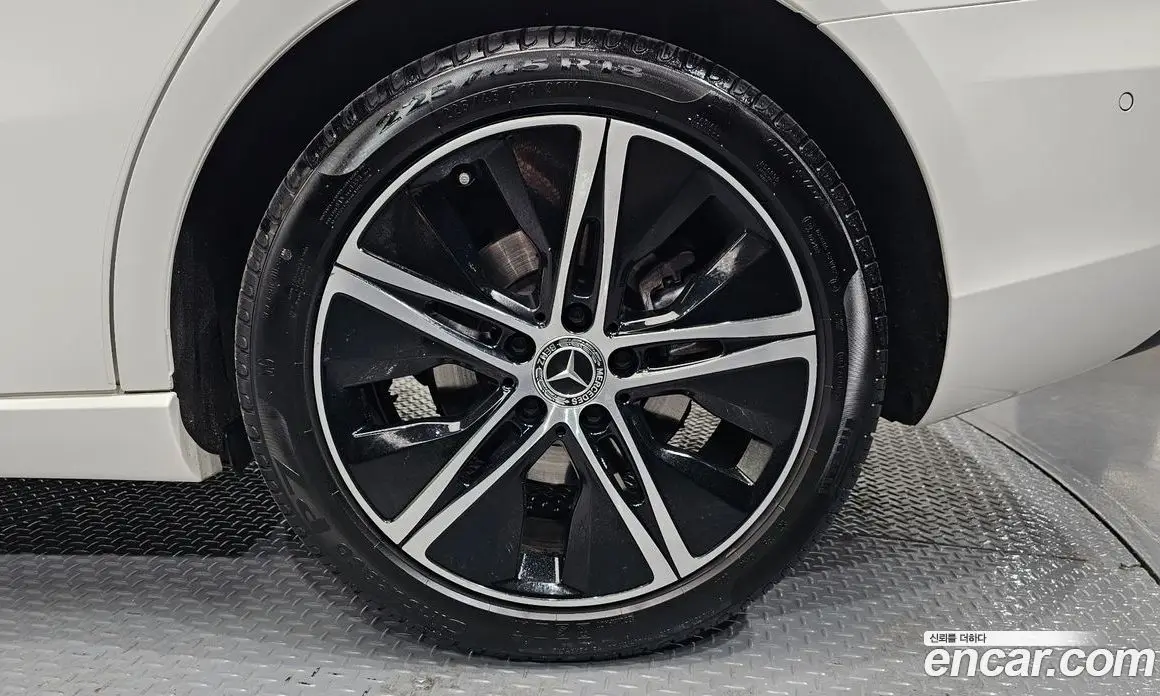 Mercedes-Benz A-Class 2024 2.0 автомат (гидро), фото 7