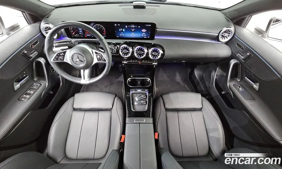 Mercedes-Benz A-Class 2024 2.0 автомат (гидро), фото 10