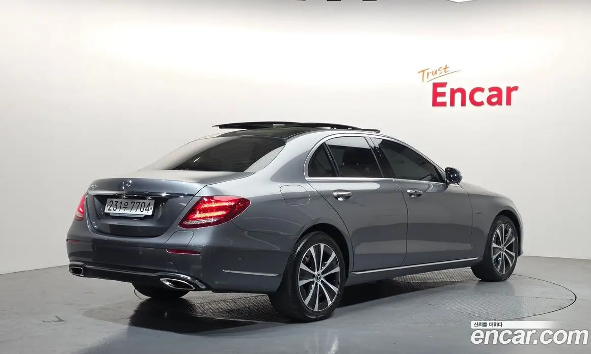 Mercedes-Benz E-Class 2019 2.0 автомат (гидро), фото 2