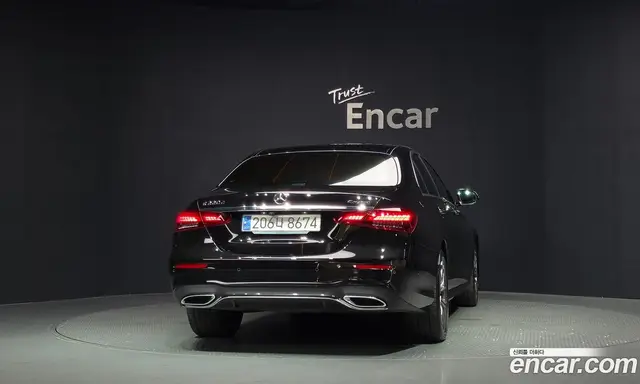 Mercedes-Benz E-Class 2023 1.9 автомат (гидро), миниатюра 4