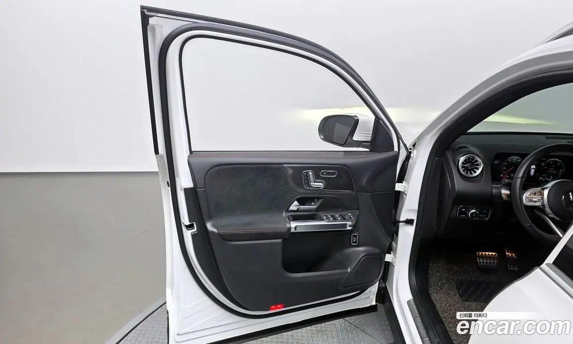 Mercedes-Benz GLB-Class 2021 2.0 автомат (гидро), фото 14 Mercedes-Benz GLB-Class 2021 2.0 автомат (гидро), фото 14