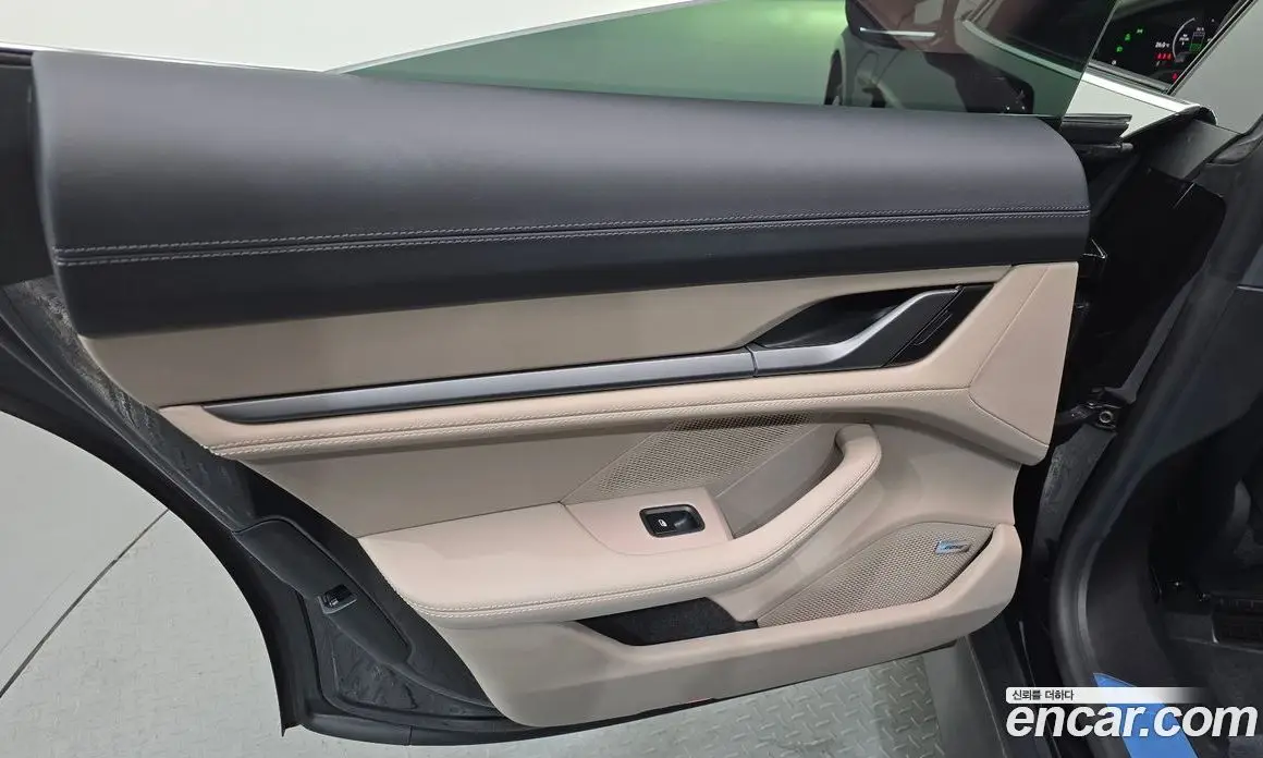 Porsche Taycan 2024 0.1 автомат (гидро), фото 15