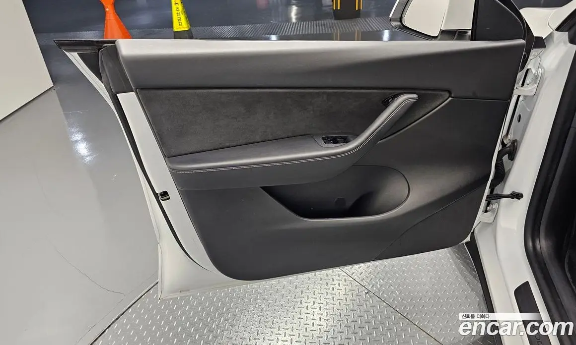 Tesla Model Y 2021 0.2 автомат (гидро), фото 13