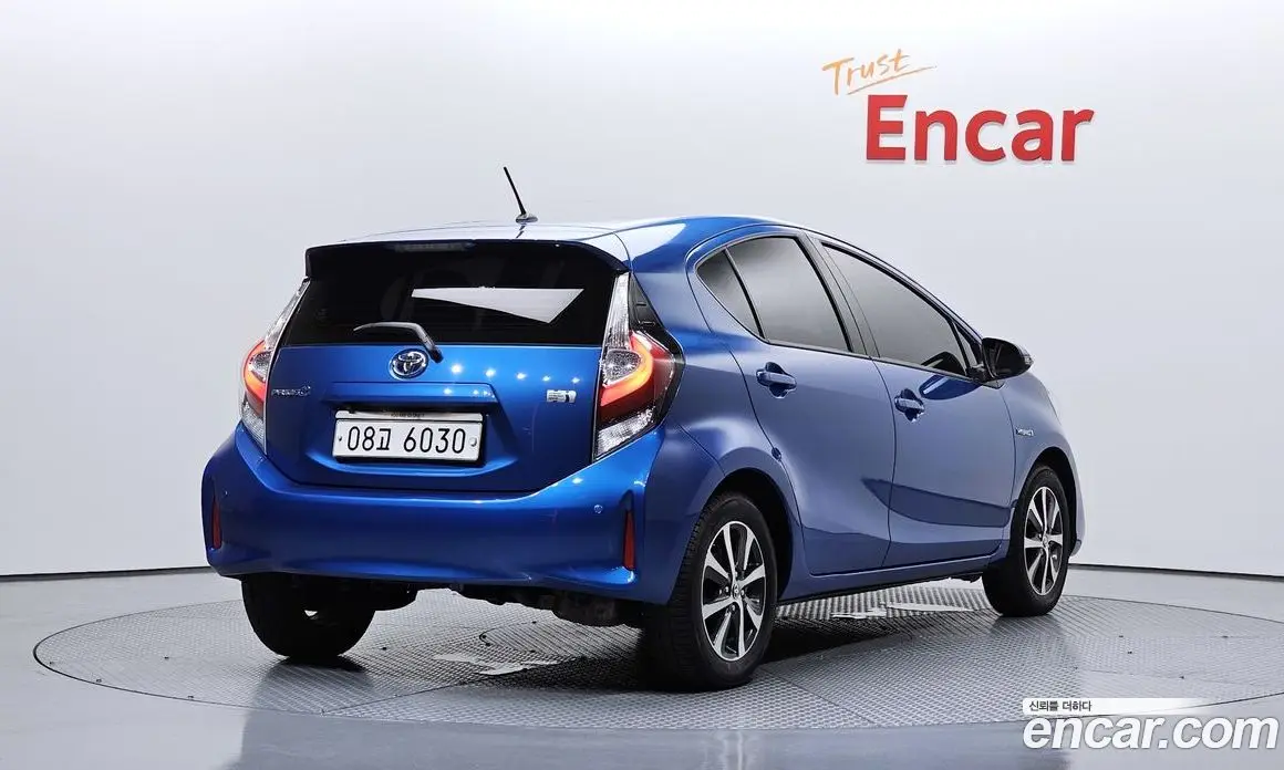 Toyota Prius 2018 1.5 автомат (гидро), фото 2 Toyota Prius 2018 1.5 автомат (гидро), фото 2