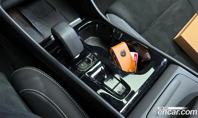 Volvo XC40 2024 2.0 автомат (гидро), миниатюра 12