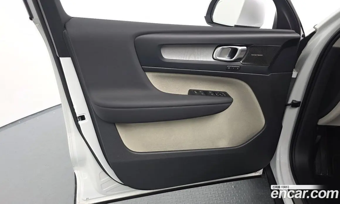 Volvo XC40 2024 2.0 автомат (гидро), фото 13 Volvo XC40 2024 2.0 автомат (гидро), фото 13