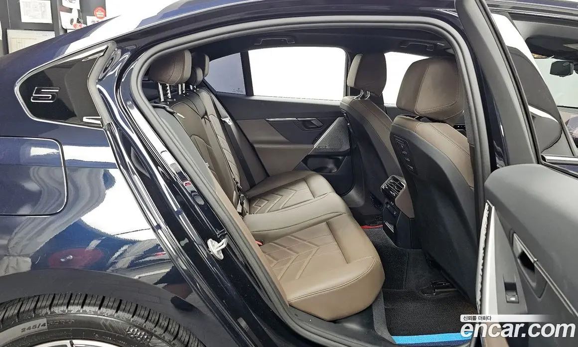 BMW 5 серия 2024 2.0 автомат (гидро), фото 18