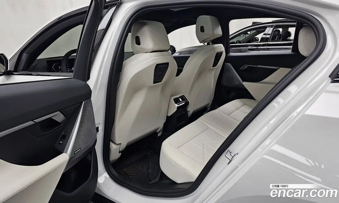 BMW 5 серия 2025 2.0 автомат (гидро), фото 16