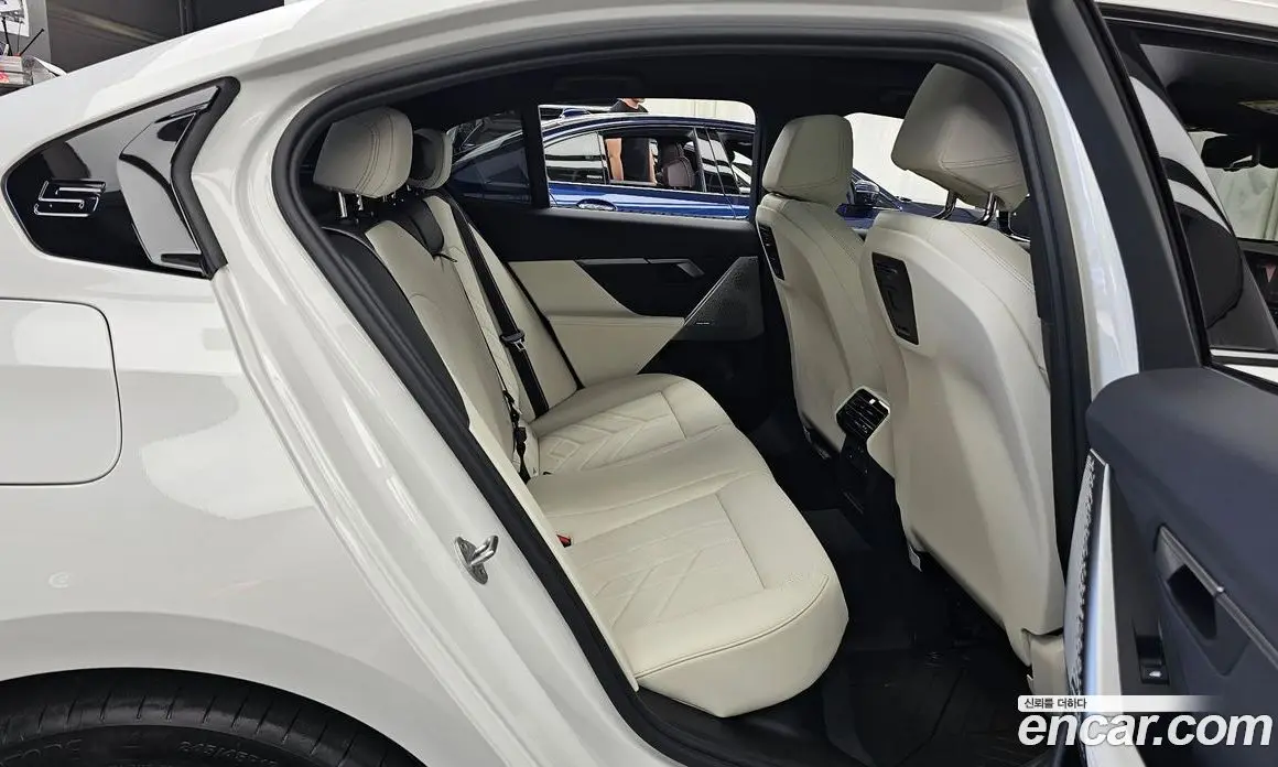 BMW 5 серия 2025 2.0 автомат (гидро), фото 18
