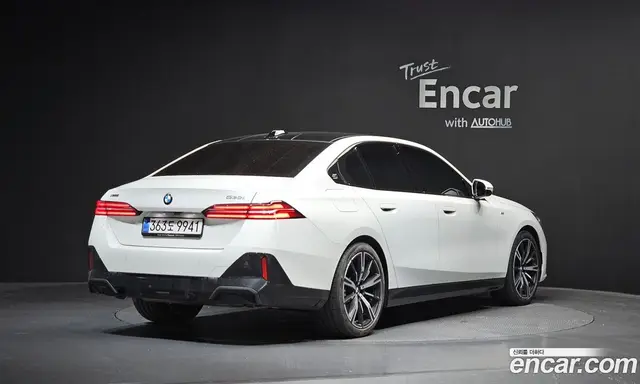 BMW 5 серия, 2025, 5 592 км
