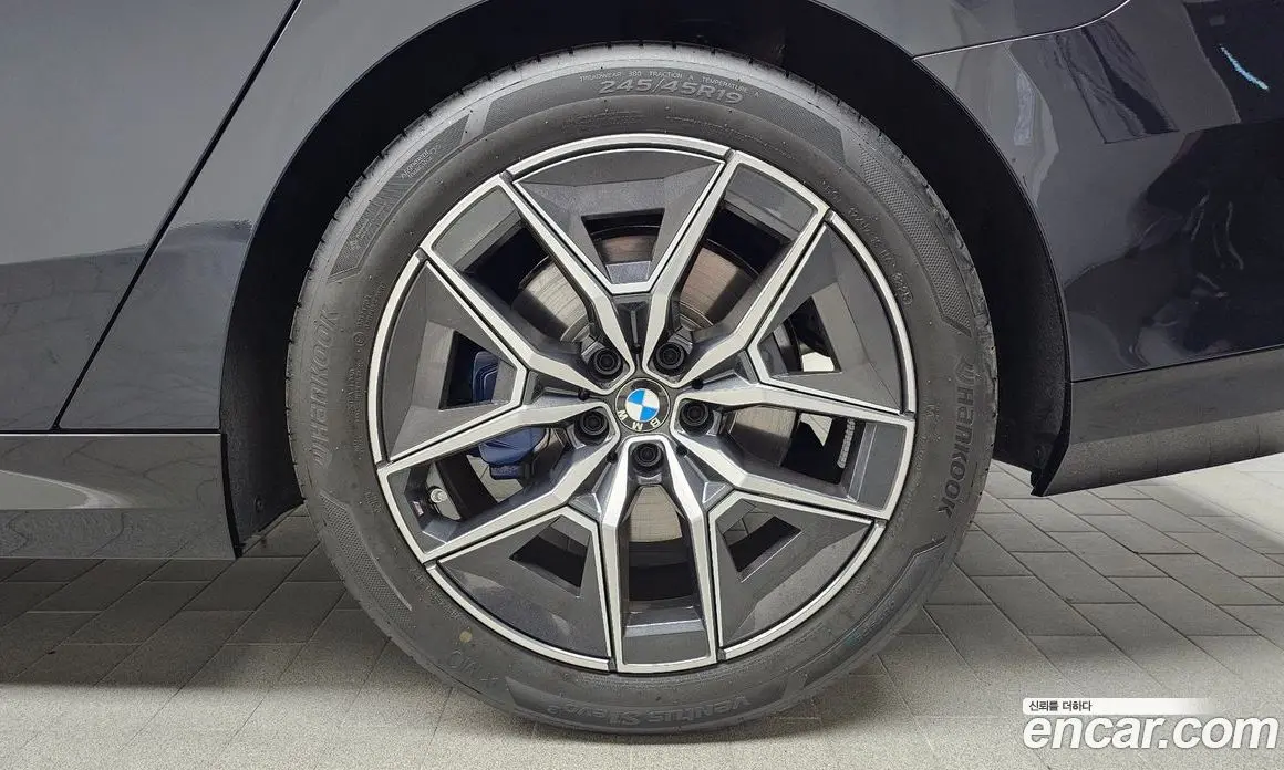 BMW 5 серия 2025 2.0 автомат (гидро), фото 6