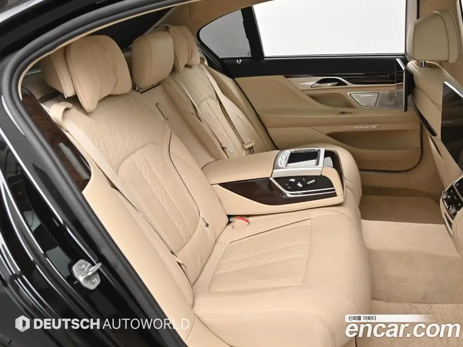 BMW 7 серия 2016 4.4 автомат (гидро), фото 12 BMW 7 серия 2016 4.4 автомат (гидро), фото 12